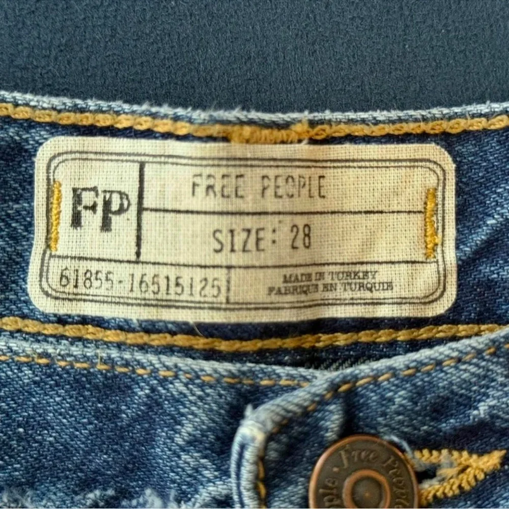 Rare Free People - Size 28 - Rhinestone Embellished Denim Shorts - 100% Cotton - Picture 4 of 6